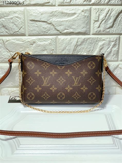 louis vuitton bag with small bag|louis Vuitton Bag small pouch.